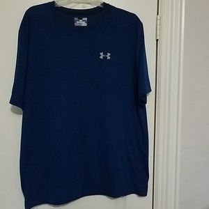 Mens UnderArmor heat gear shirt. LG